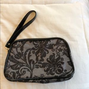 Wristlet/makeup bag